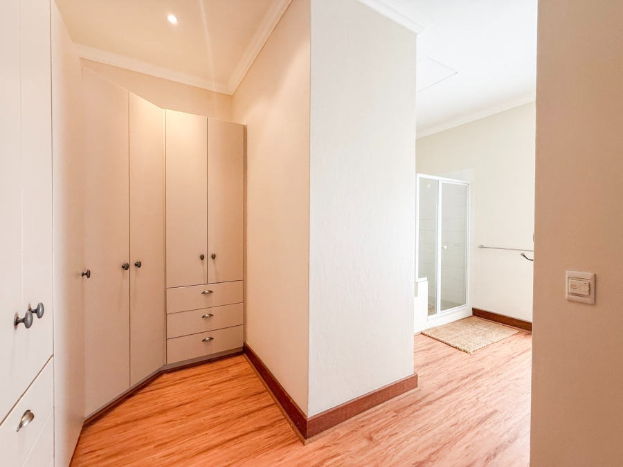 6 Bedroom Property for Sale in The Coves North West